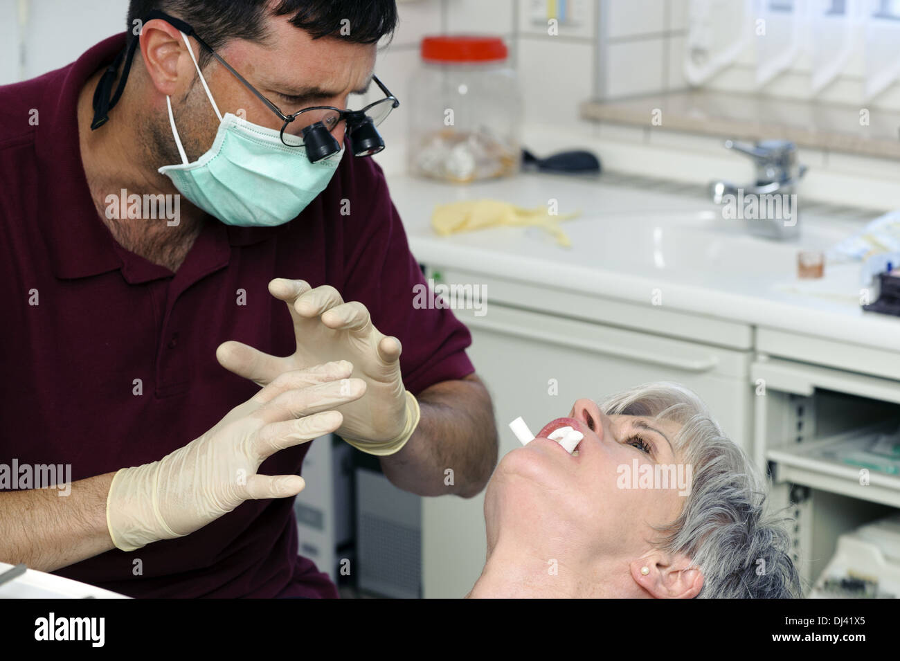 Dentista e paziente Foto Stock