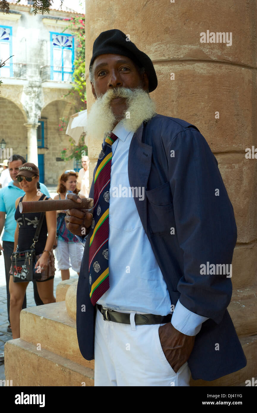 Ritratto di uomo cubano, Havana, Cuba Foto Stock