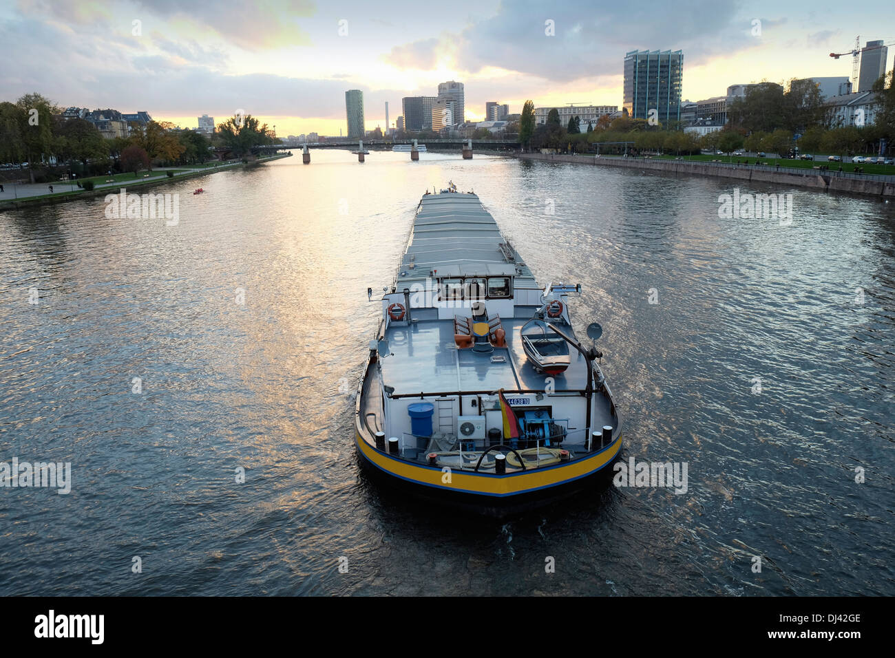 Nave da carico sui principali, Frankfurt am Main, Germania Foto Stock