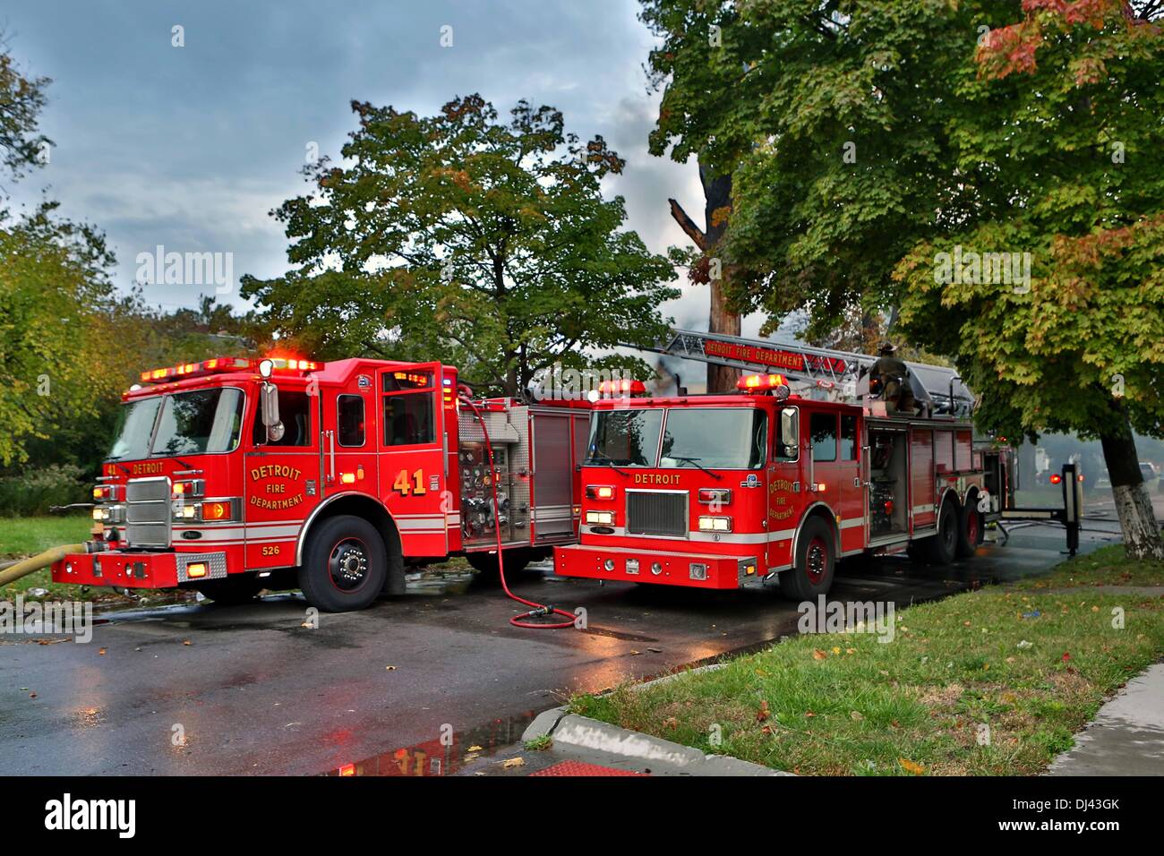 Il motore Co, autoscale e Fire barca di Detroit Vigili del Fuoco, Michigan, Stati Uniti d'America. La foto è stata scattata in ottobre 2013. Foto Stock