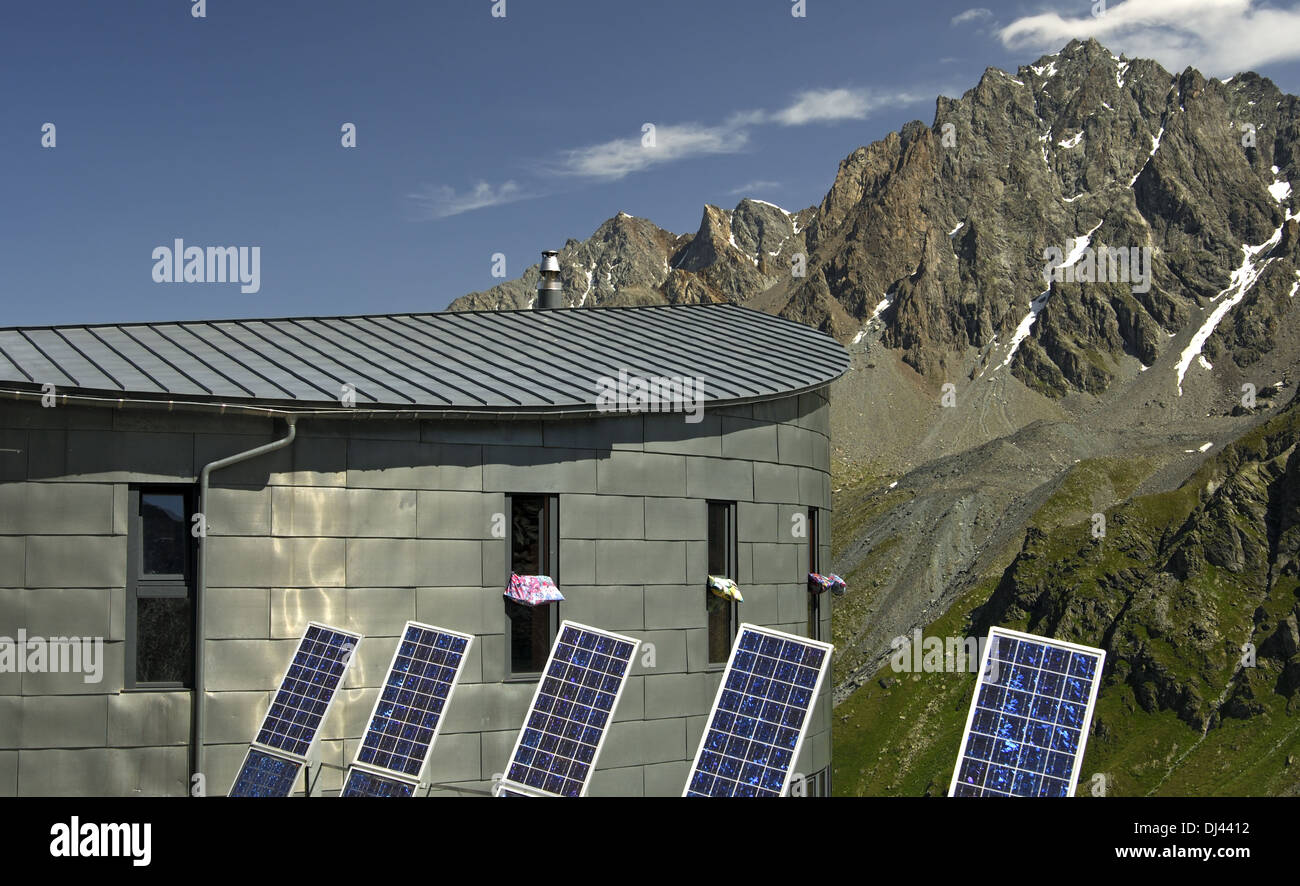 Pannelli solari presso la Cabane du Velan, Vallese Foto Stock