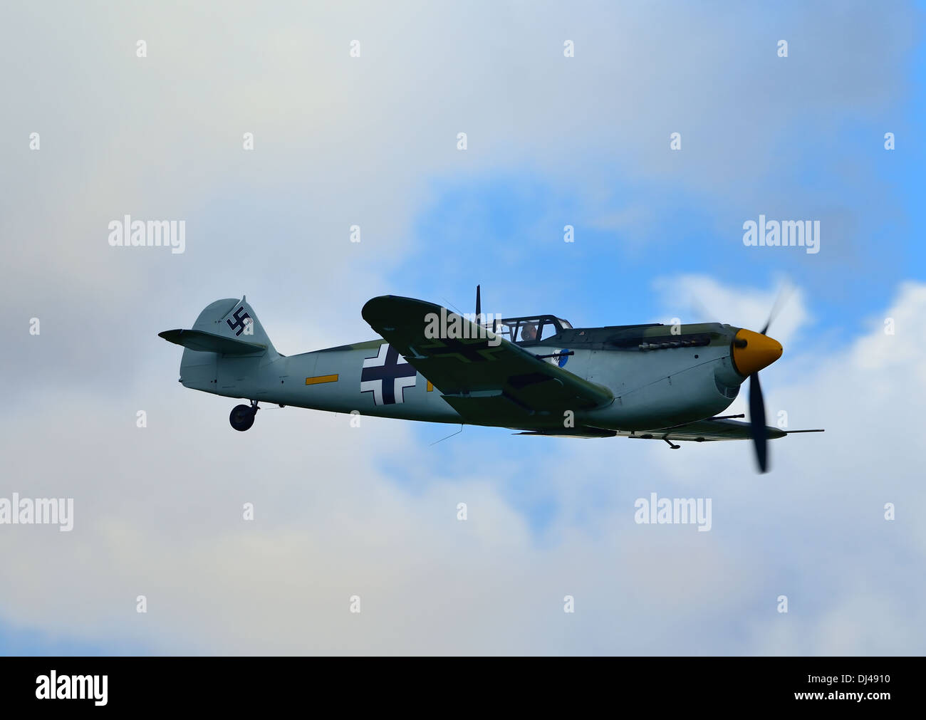 Messerschmitt Bf-109 Luftwaffe WW2 aereo da combattimento utilizzato nella realizzazione del film 'Battaglia di Gran Bretagna' battenti a Duxford REGNO UNITO Foto Stock