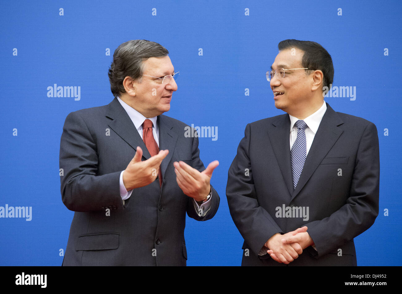 Pechino, Cina. 21 novembre 2013. José Manuel BARROSO, Presidente della Commissione europea e Premier cinese li Keqiang, partecipa al Forum per l'urbanizzazione presso la Grande Sala del Popolo di Pechino, in occasione del 16° Vertice UE-Cina. © Time-Snap Foto Stock