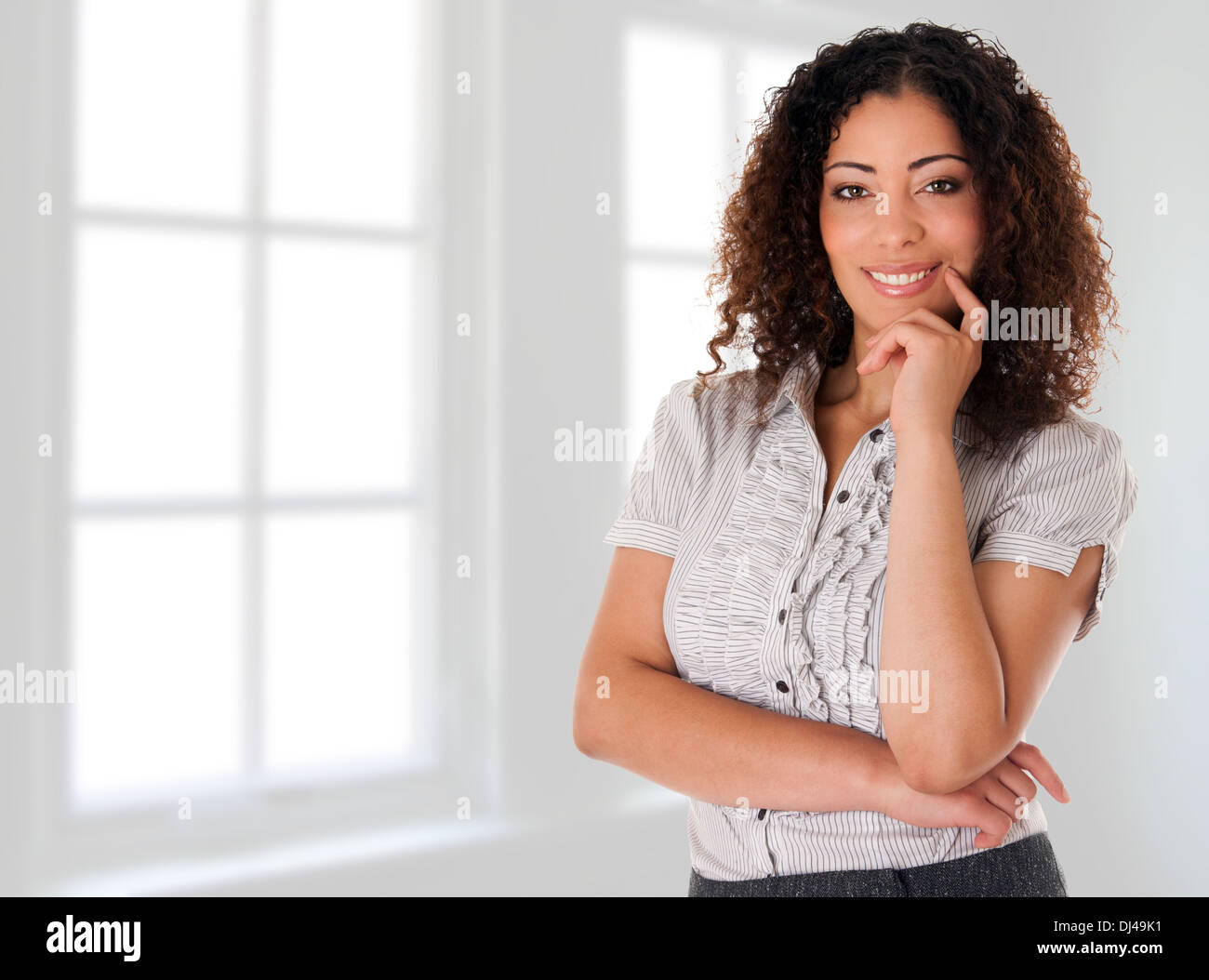 Happy business donna nel nuovo ufficio Foto Stock