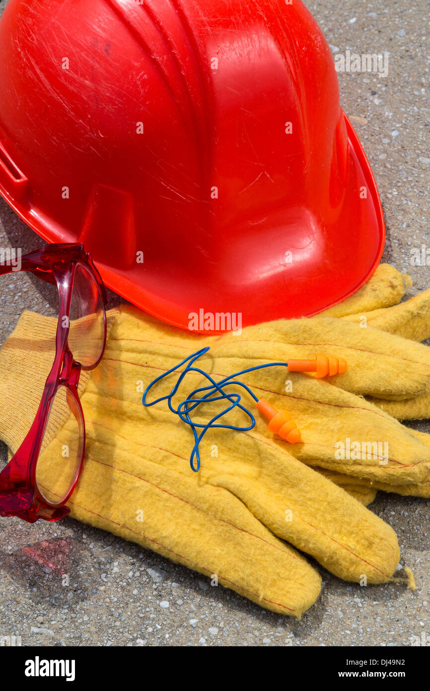 Ancora in vita, la protezione industriale Marcia, Hardhat, dei tappi per le orecchie e gli occhiali di protezione, STATI UNITI D'AMERICA Foto Stock
