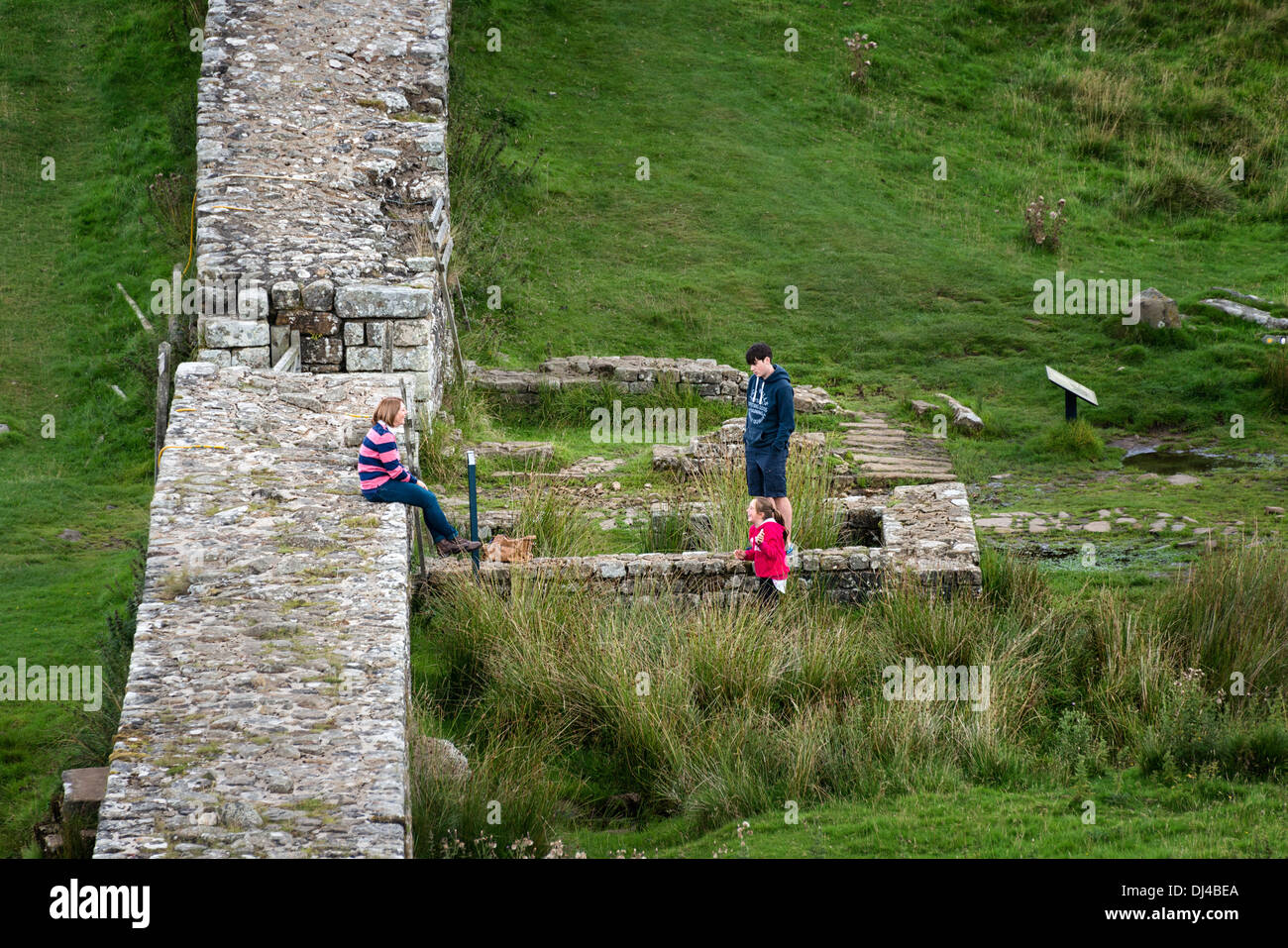 Gita di famiglia al Vallo di Adriano Foto Stock