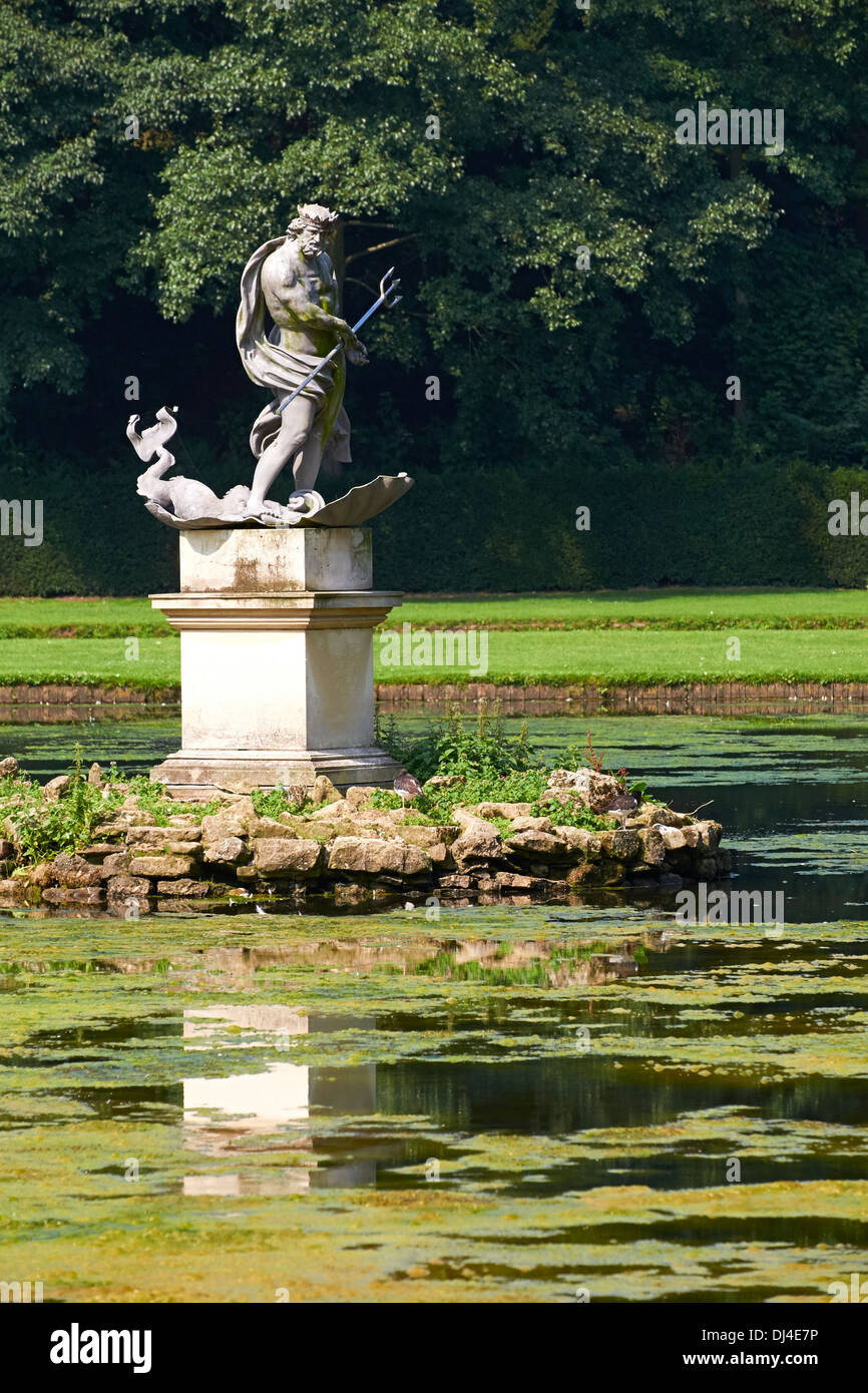 Motivi del monastero cistercense Fountains Abbey North Yorkshire, Inghilterra. Foto Stock