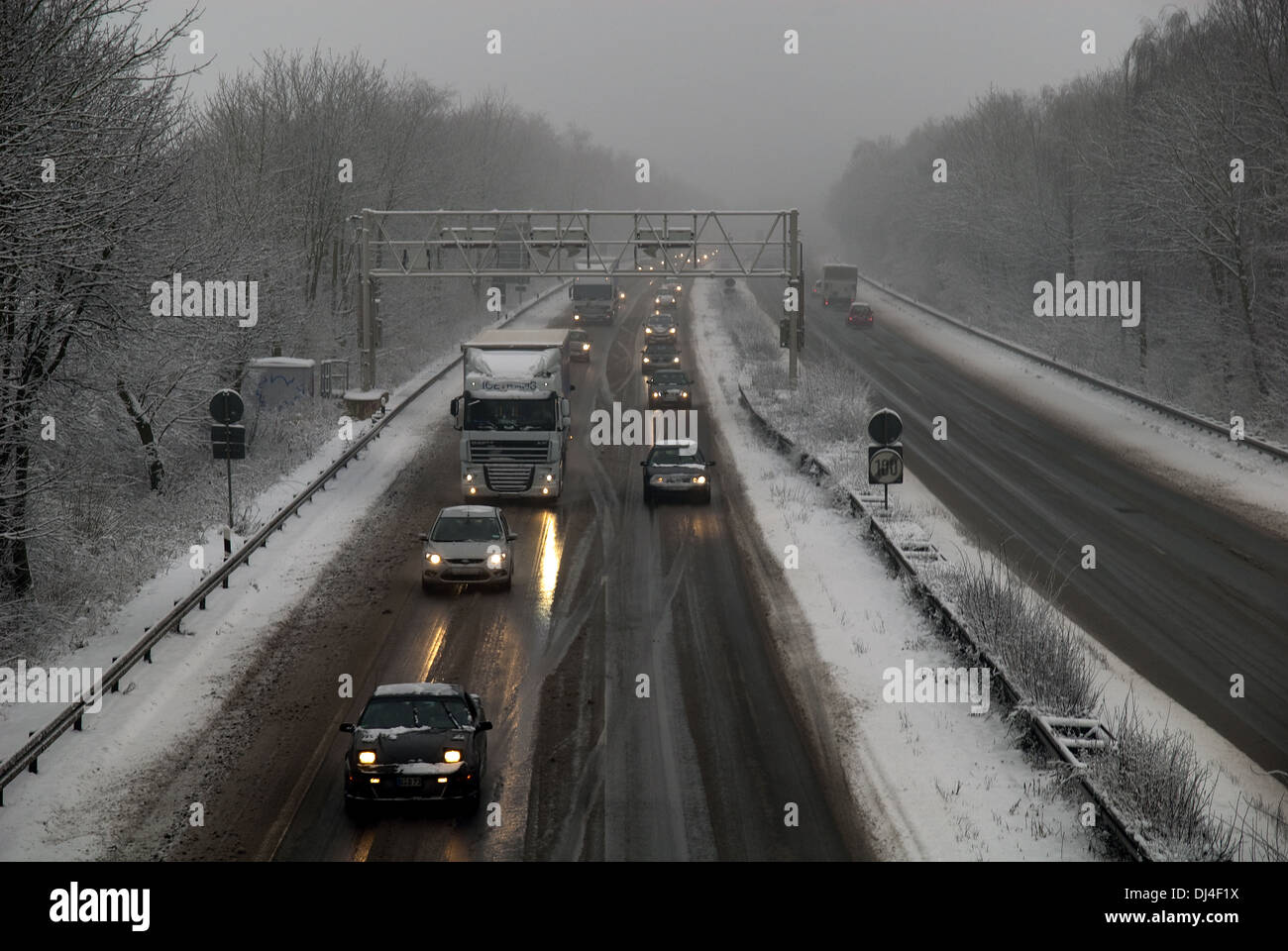 Autostrada in un inverno mattina Foto Stock