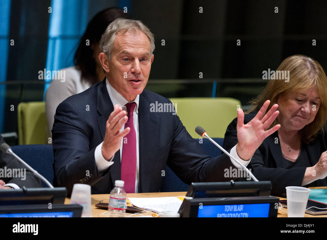 New York, Stati Uniti d'America. Il 21 novembre 2013. L'ex primo ministro britannico Tony Blair parla a nome del Primo Ministro Tony Blair Faith Foundation sulla lotta contro l'estremismo violento attraverso l educazione, durante un open sessin del Consiglio di Sicurezza delle Nazioni Unite sul comitato di lotta al terrorismo presso la sede delle Nazioni Unite a New York il 9 novembre 21, 2013. (Xinhua/Niu Xiaolei) Credito: Xinhua/Alamy Live News Foto Stock