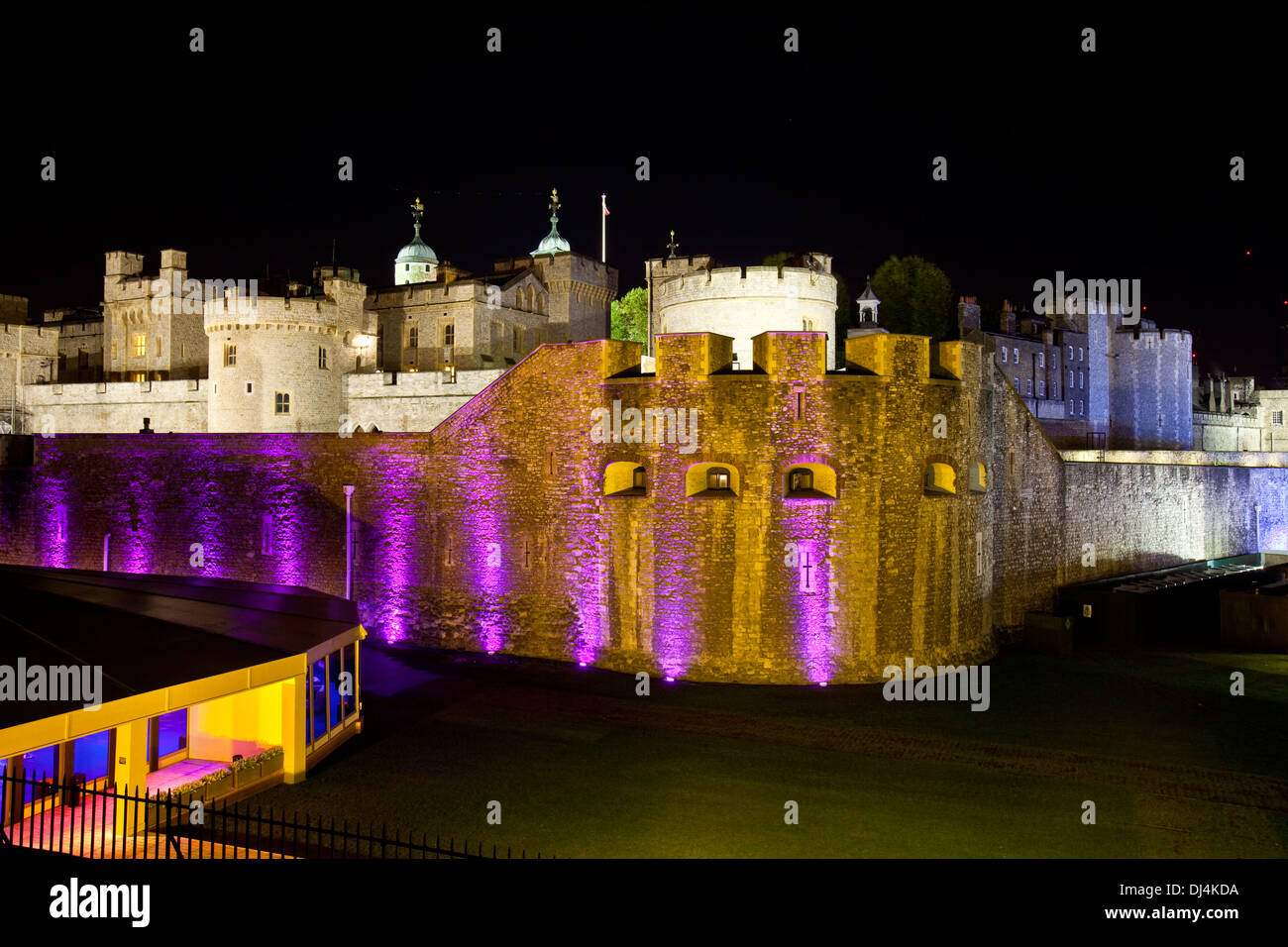 La Torre di Londra di notte, Londra, Inghilterra Foto Stock