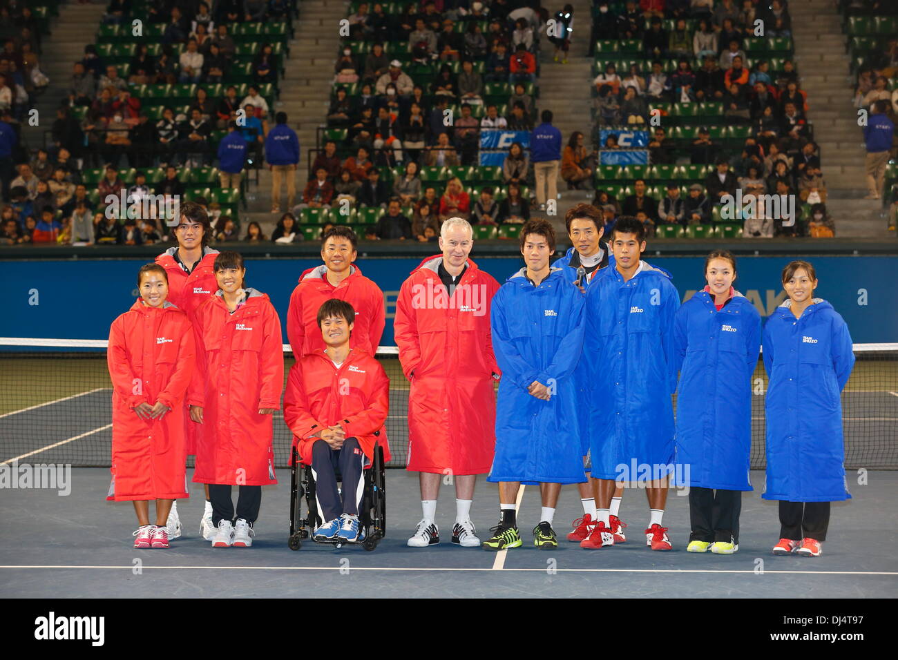 Ariake Coliseum di Tokyo in Giappone. 17 Nov, 2013. (L a R) Kurumi Nara (JPN), Daniel Taro (JPN), Ayumi MORITA (JPN), Shingo Kunieda (JPN), Takao Suzuki (JPN), John McEnroe (USA), Kei Nishikori (JPN), Shuzo Matsuoka (JPN), Kaichi Uchida (JPN), Sachie Ishizu (JPN), Misaki Doi (JPN), 17 novembre 2013 - Tennis : Dream tennis Ariake ad Ariake Coliseum di Tokyo in Giappone. © AFLO SPORT/Alamy Live News Foto Stock