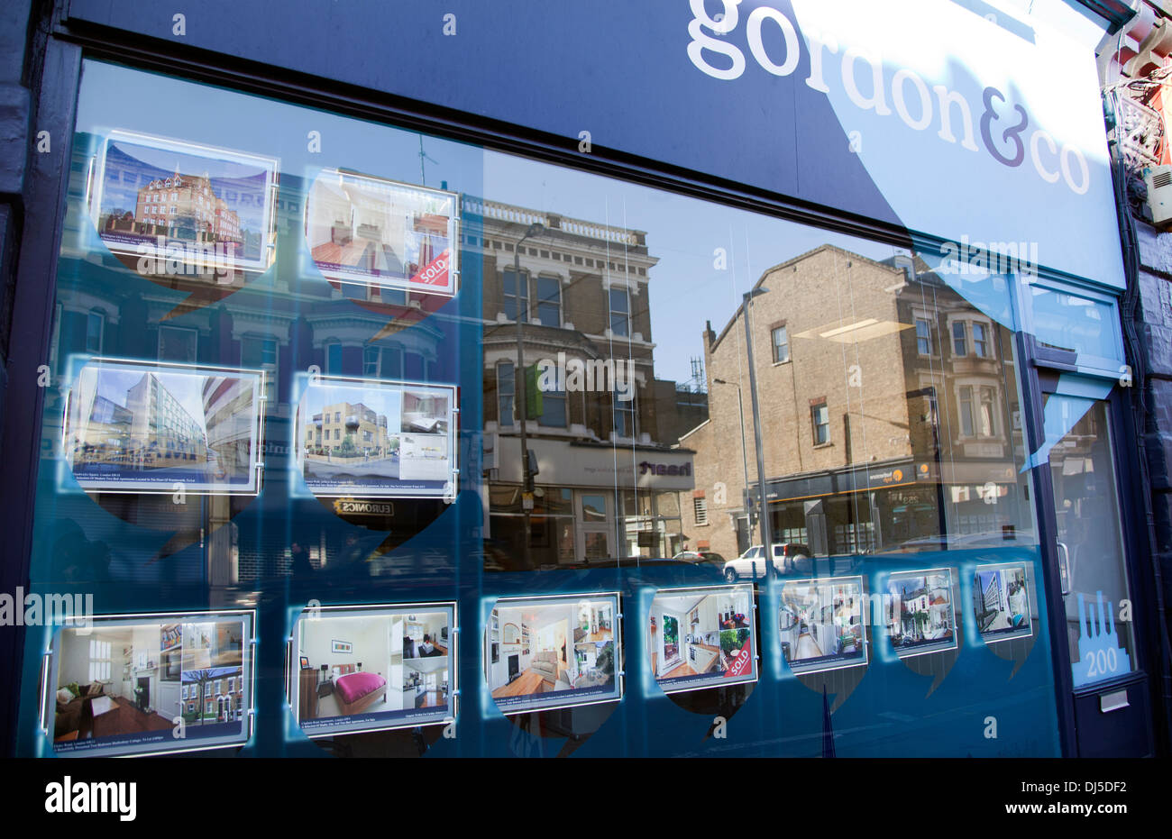 Gordon & Co. Immobili finestra sulla collina di lavanda in London SW11 - REGNO UNITO Foto Stock