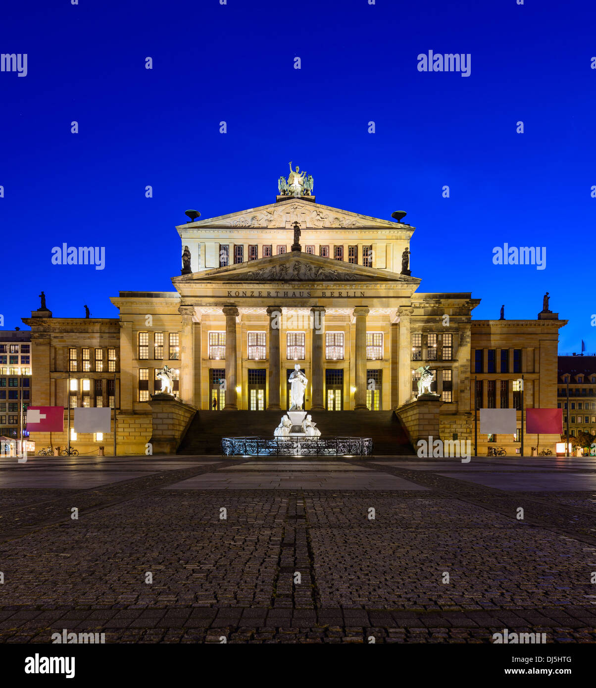 Konzerthaus (sala concerti) di Berlino, Germania, di notte Foto Stock