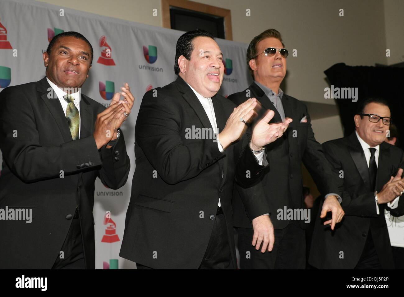 Las Vegas, NV, Stati Uniti d'America. Xxi Nov, 2013. Jose 'El Canario' Alberto, Tito Nieves, Willy Chirino, Ismael Miranda, Salsa giganti presso gli arrivi per xiv annuale di Latin Grammy Awards - Arrivi, Mandalay Bay Events Centre di Las Vegas, NV Novembre 21, 2013. Credito: James Atoa/Everett raccolta/Alamy Live News Foto Stock