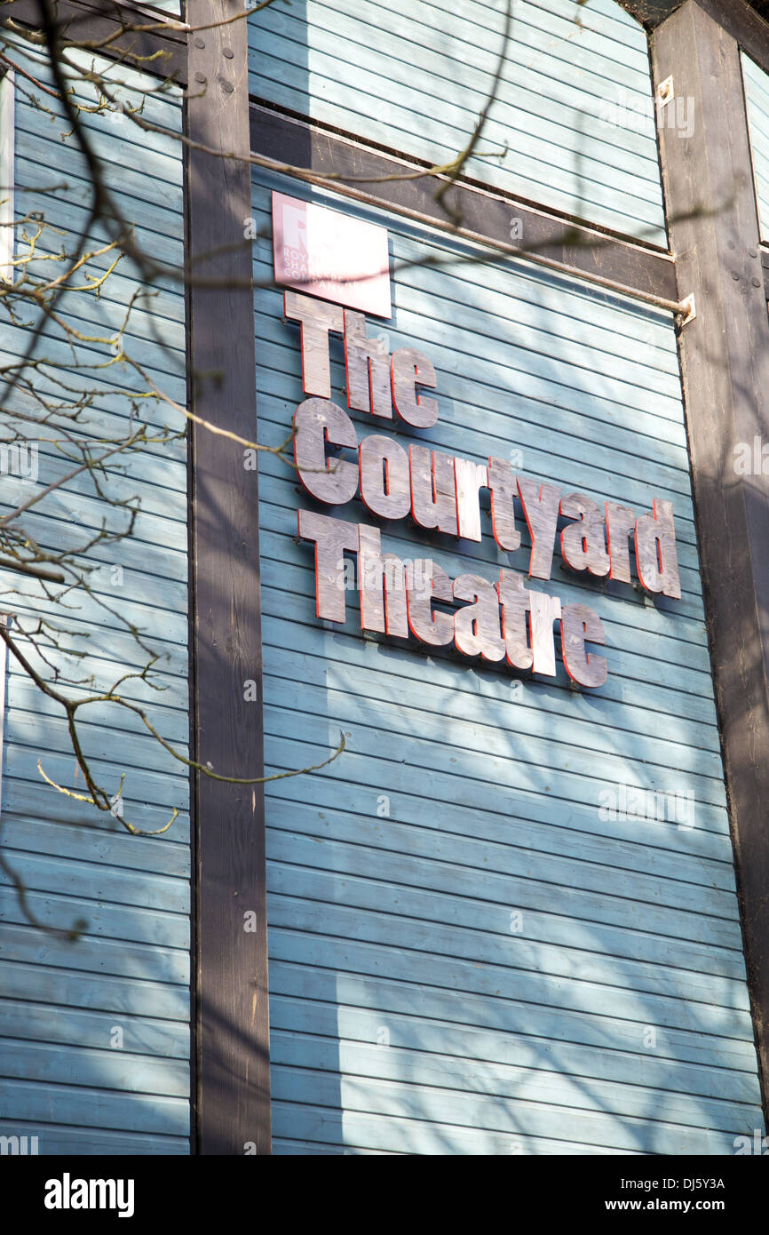 Colpo esterno del Courtyard Theatre in Stratford upon Avon Warwickshire, Regno Unito Foto Stock