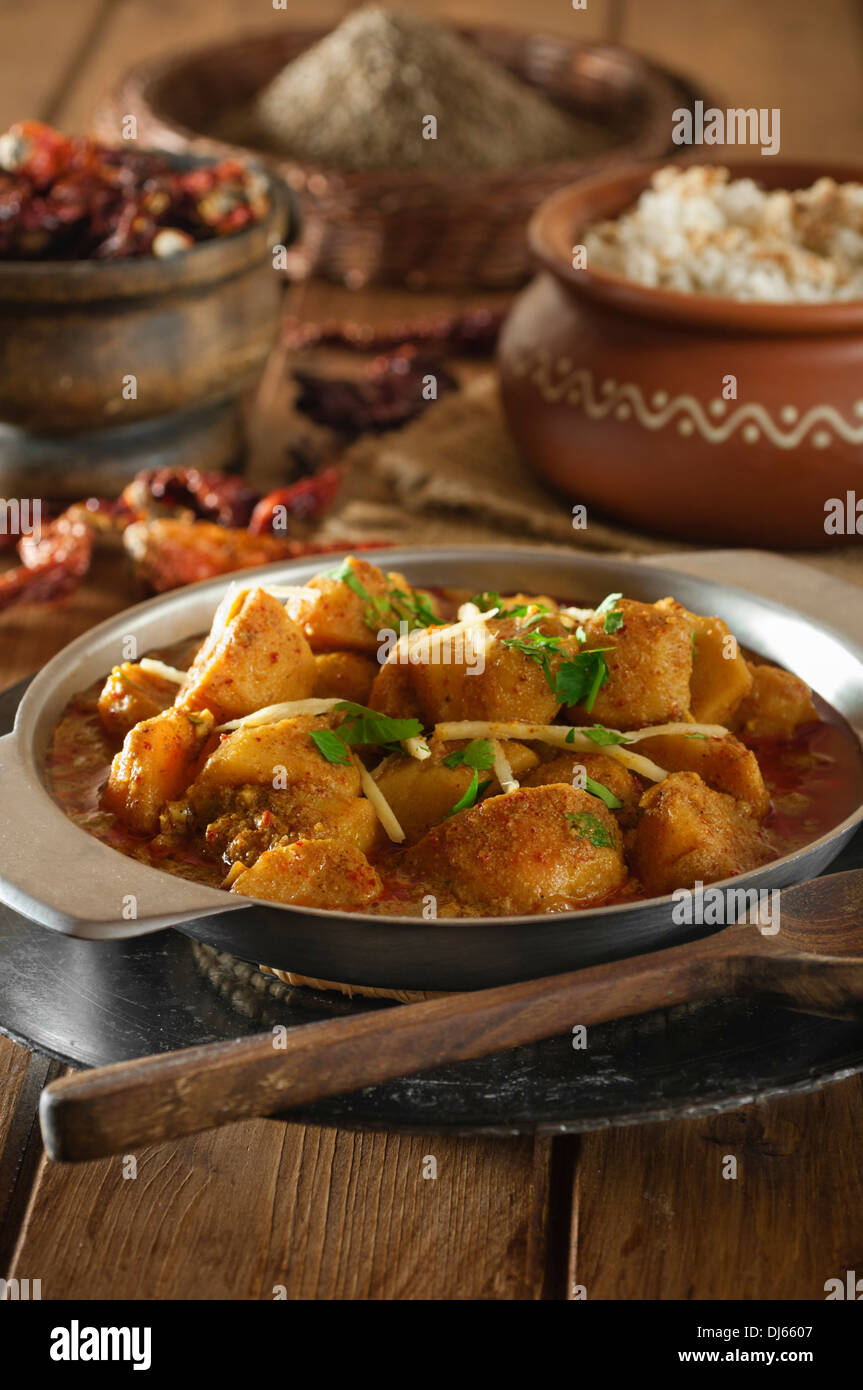 Dum, aloo piccante curry di patate alimentari in India Foto Stock