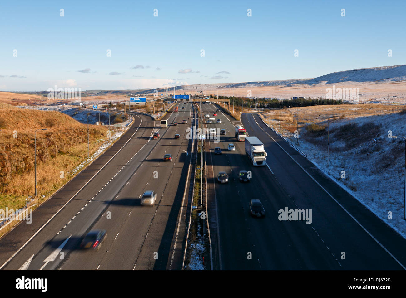 M62 Trans Pennine Autostrada da del The Pennine Way passerella, Windy Hill nei pressi di Saddleworth Moor, West Yorkshire. Autostrada più alta in Inghilterra. Foto Stock