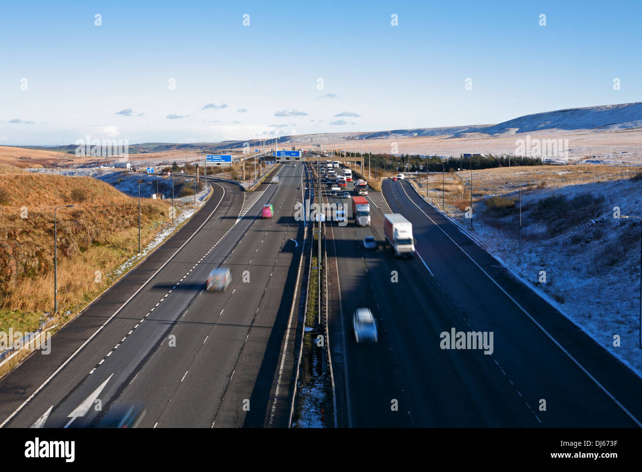 M62 Trans Pennine Autostrada da del The Pennine Way passerella, Windy Hill nei pressi di Saddleworth Moor, West Yorkshire. Autostrada più alta in Inghilterra. Foto Stock