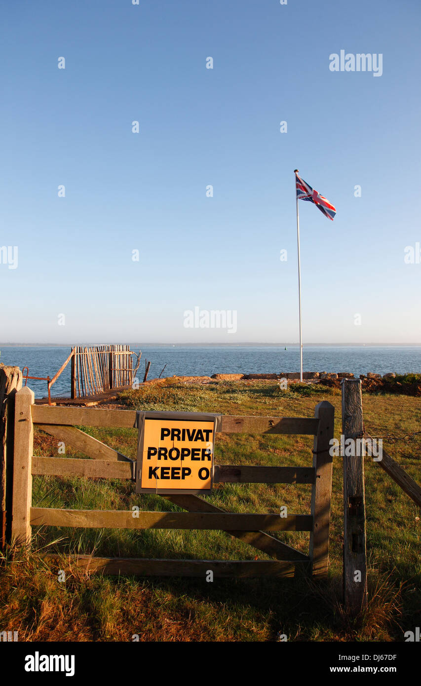 La proprietà privata tenere fuori il vecchio opere di difesa Norton Yarmouth Isle of Wight Hampshire Inghilterra Foto Stock