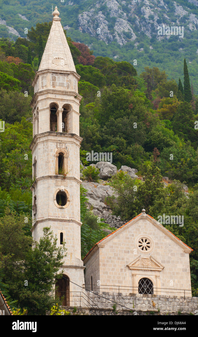 Antico stile veneziano chiesa nella città di Perast, Kotor Bay, Montenegro Foto Stock