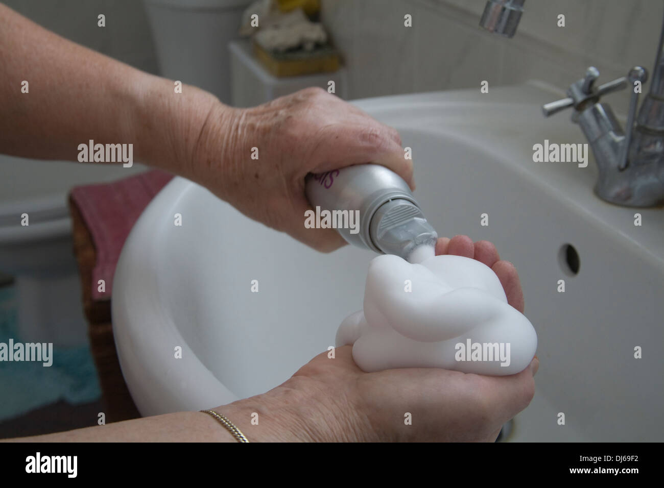 donna anziana squirting gratis sesso sito HD