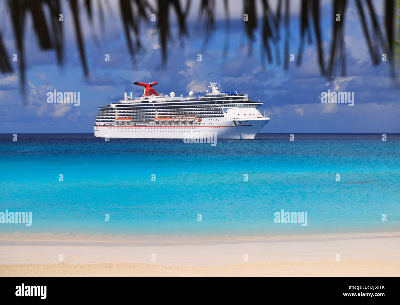 La linea di crociera nave in mare dei Caraibi Foto Stock