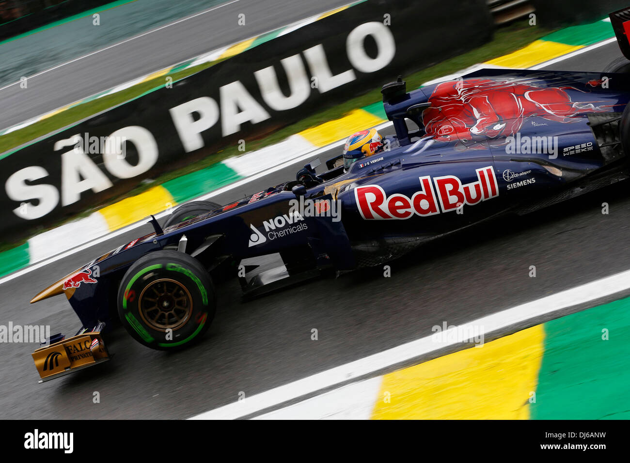 San Paolo del Brasile. 22 Novembre, 2013. Motorsports: FIA Formula One World Championship 2013, il Gran Premio del Brasile, #18 Jean-Eric Vergne (FRA, la Scuderia Toro Rosso), Credit: dpa picture alliance/Alamy Live News Foto Stock