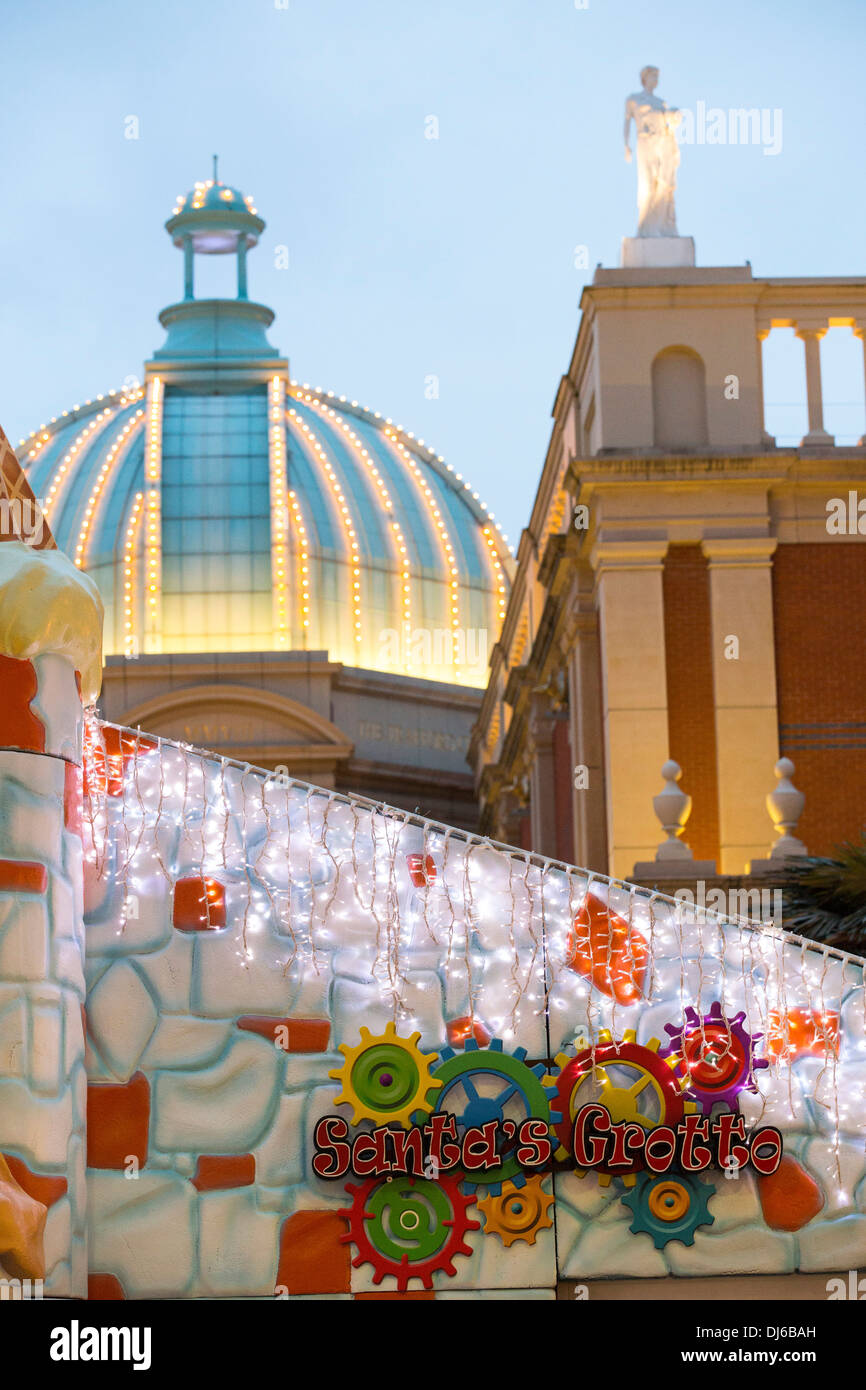 Un babbo natale Grotta del Trafford Centre a Manchester, UK. Foto Stock