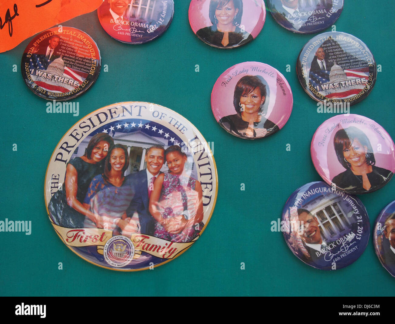 Il presidente Barack Obama e il primo pulsante della famiglia souvenir sul display IN WASHINGTON, STATI UNITI D'AMERICA Foto Stock