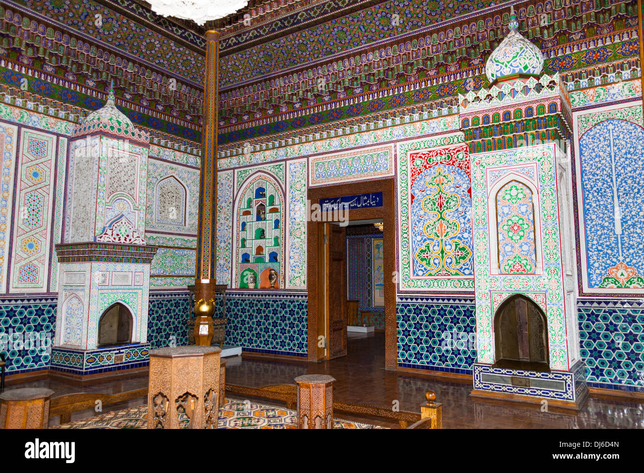 Sala di ricevimento, casa di Alessandro Polovtsev, Museo delle Arti Applicate, Tashkent, Uzbekistan Foto Stock