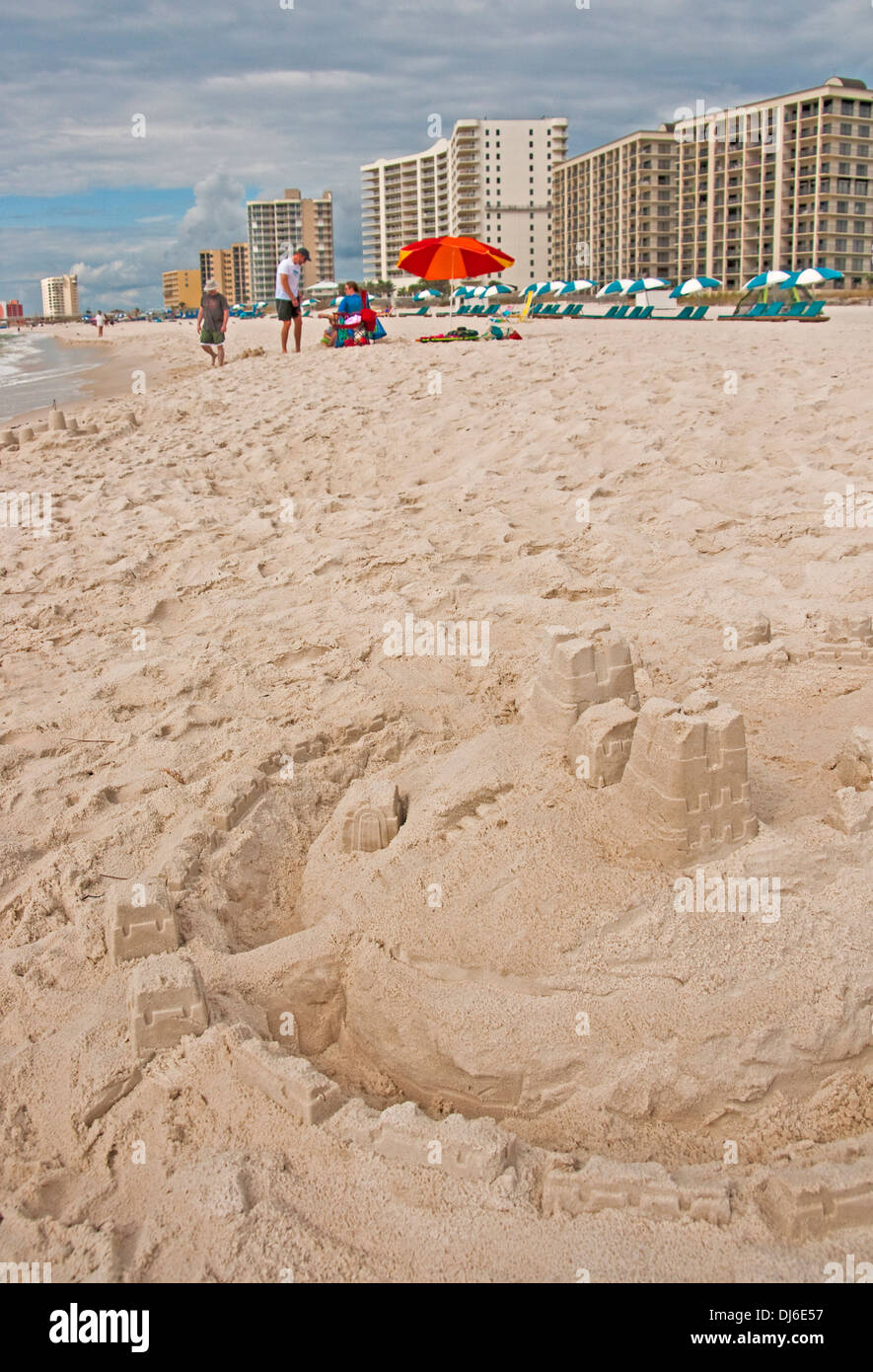 Castello di sabbia sulla spiaggia di arancione di Alabama Gulf Coast. Foto Stock