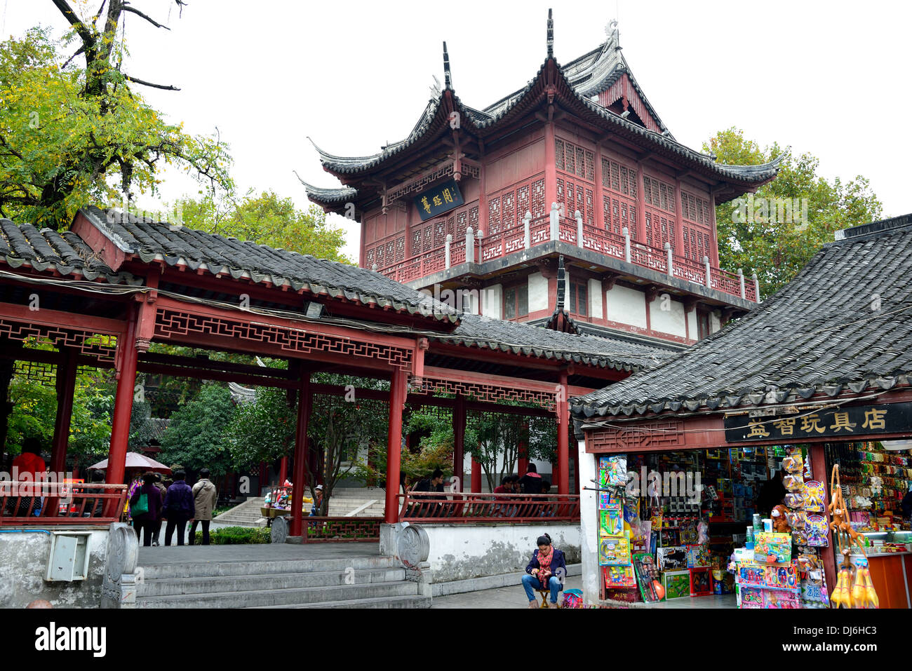 Negozi di souvenir lungo la storica strada presso il Tempio di Confucio. Nanjing, provincia dello Jiangsu, Cina. Foto Stock