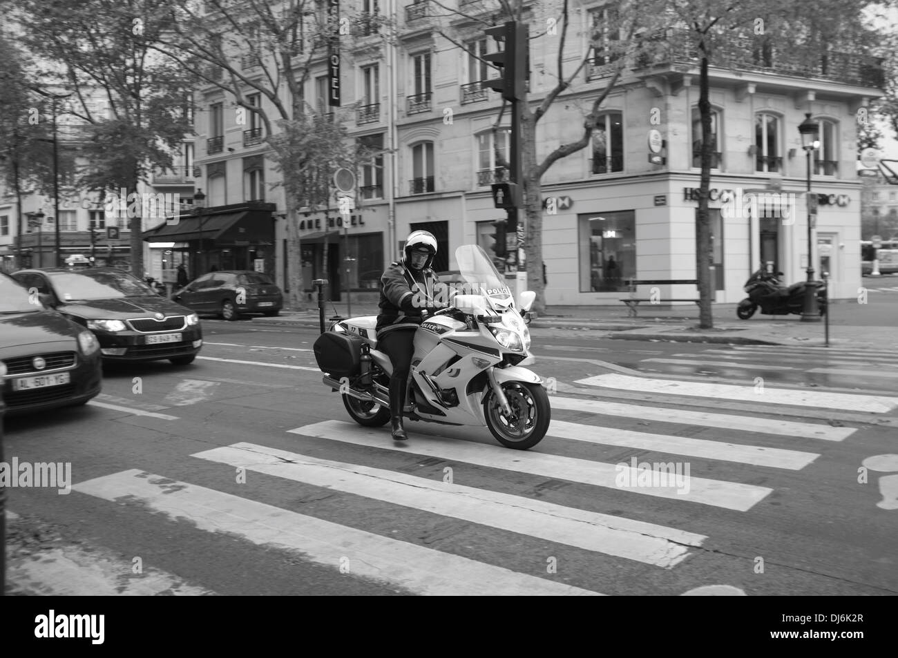 Il francese ufficiale di polizia in motocicletta a Parigi, in Francia, in Europa Foto Stock