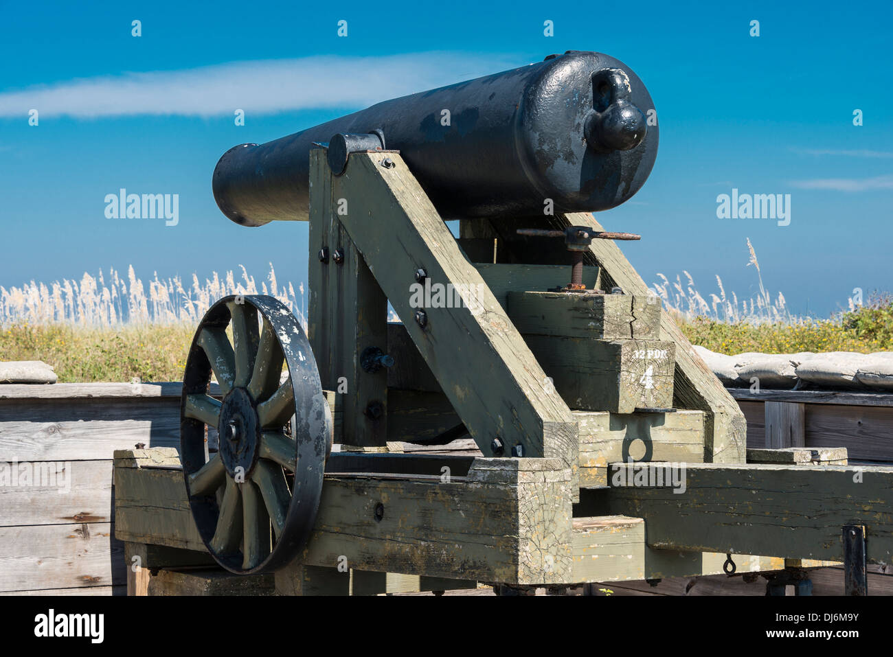 32 Pounder Sea Coast difesa pistola sul carrello di barbette, Fort Morgan sito storico dello Stato, Fort Morgan, Alabama. Foto Stock