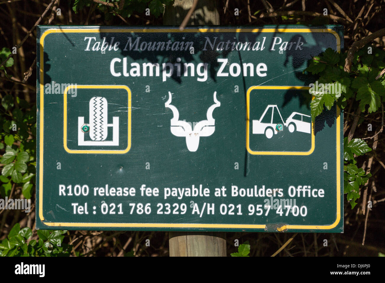 Sud Africa. Parcheggio non un cartello di segnalazione a Boulders Beach, vicino alla Città di Simon. Foto Stock