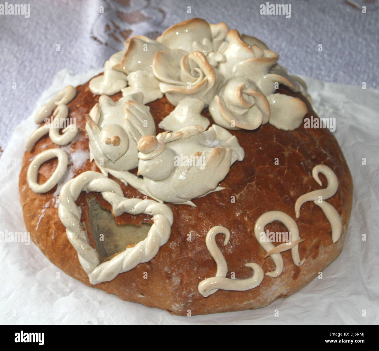 Pane di nozze con le colombe in amore Foto Stock