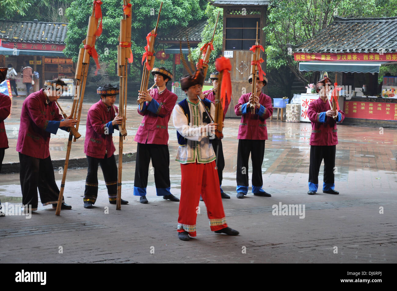 Cina Guilin, minoranze nel canto e danza Foto Stock