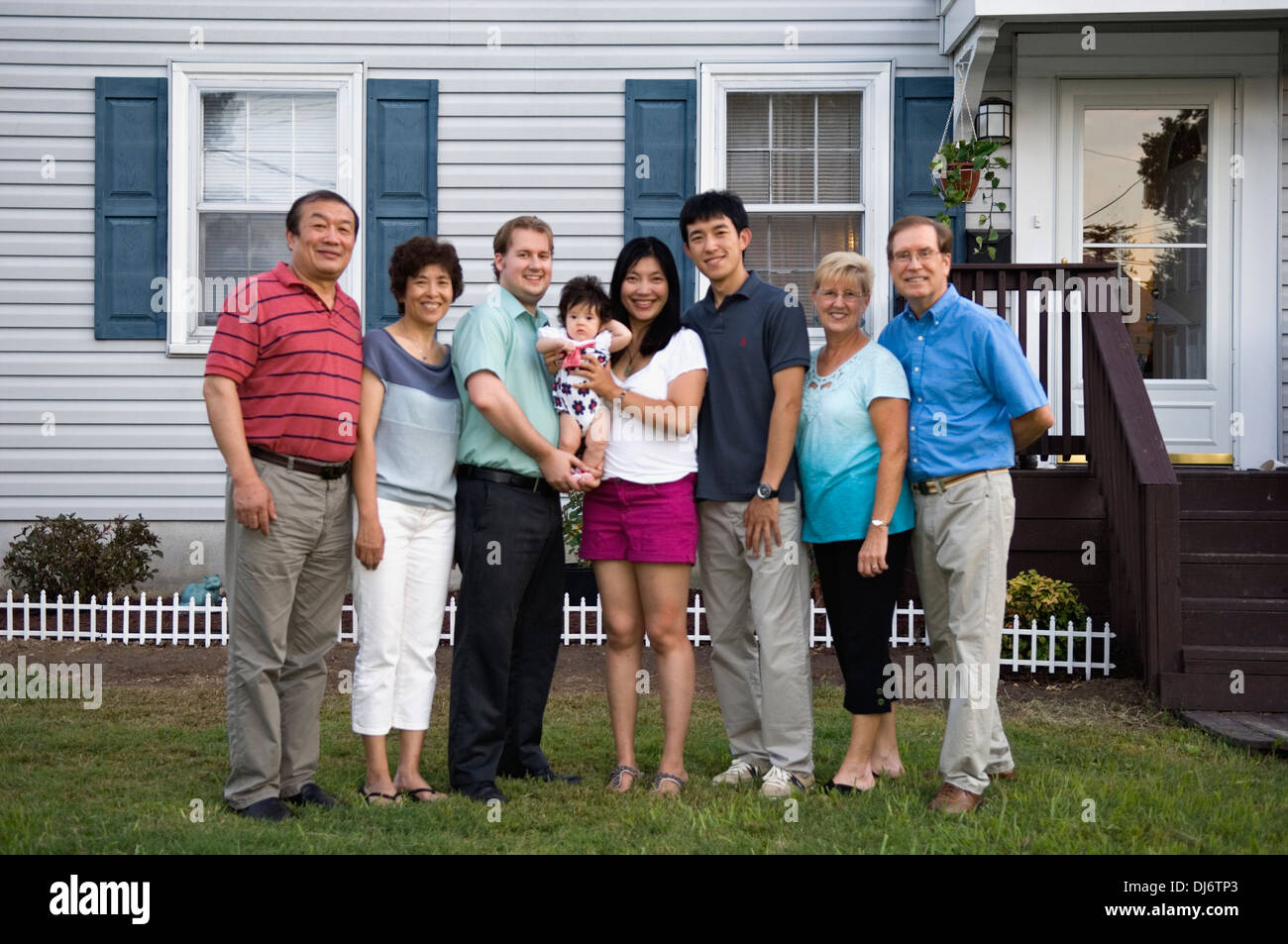 Razza mista Famiglia e Inlaws Foto Stock