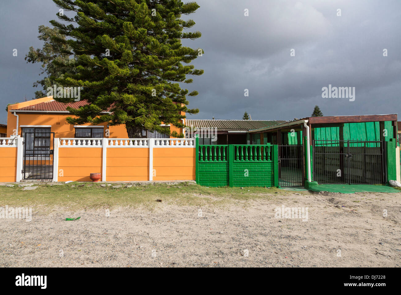 Sud Africa, Cape Town. Middle-class case di Guguletu Township. Foto Stock