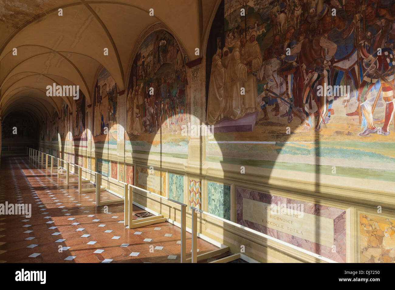 L'Abbazia di Monte Oliveto Maggiore è un grande monastero benedettino della regione Toscana Foto Stock
