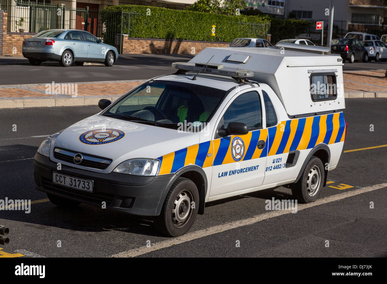 Sud Africa, Cape Town. Veicolo di polizia, Sea Point Promenade. Foto Stock