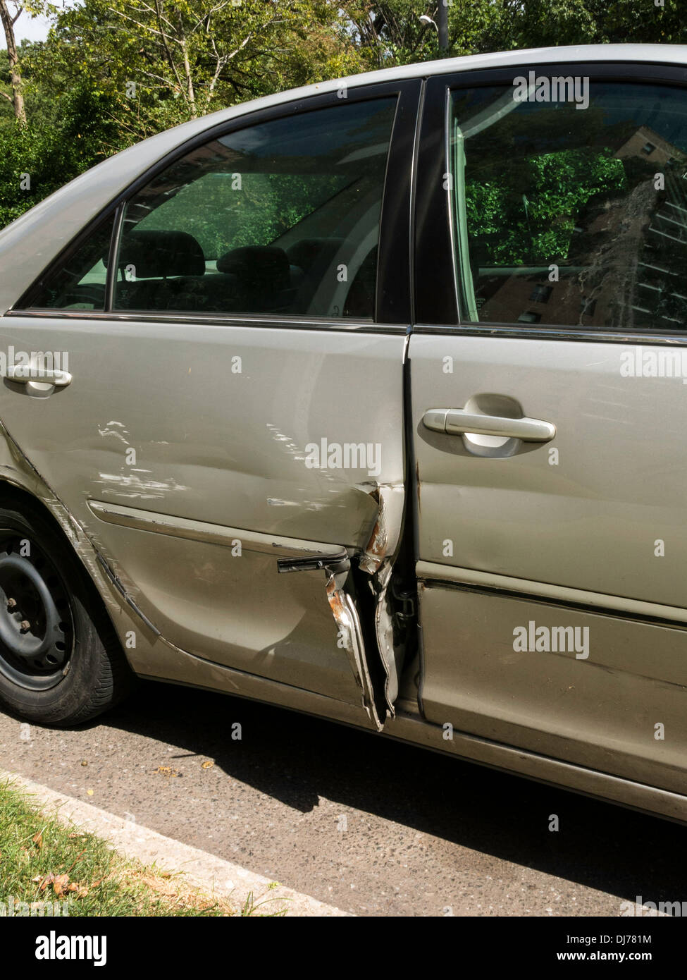 Automobile danneggiata da un incidente Foto Stock