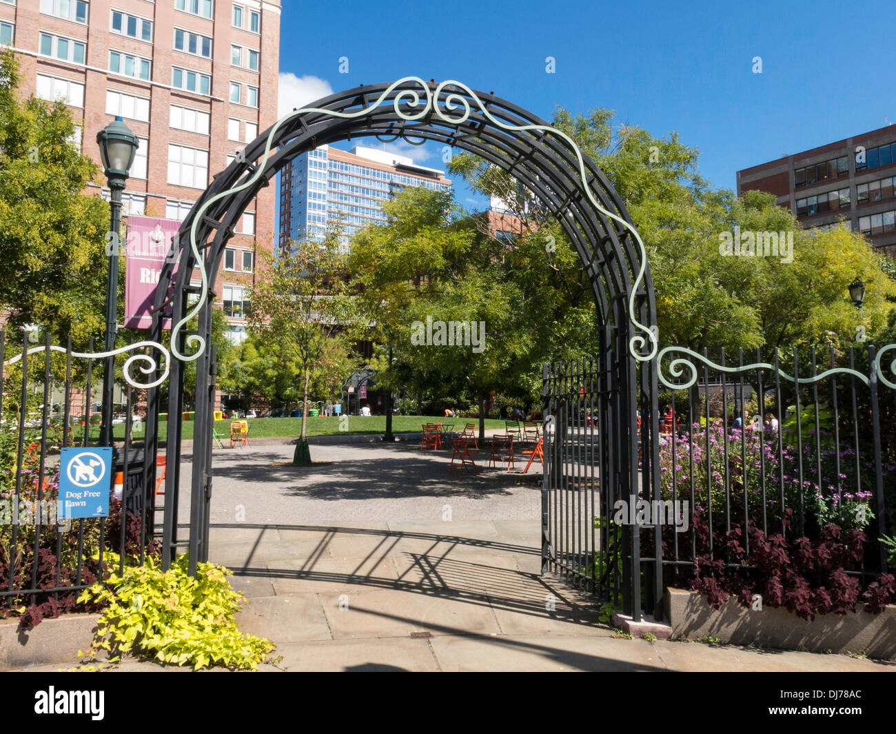 Arco decorativo in Hudson River Park nel Quartiere Meatpacking, NYC Foto Stock