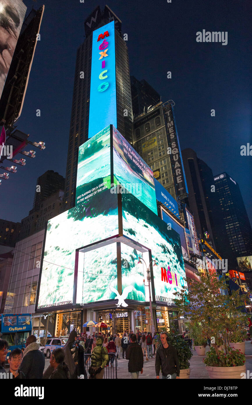 Times Square di notte, New York 2013 Foto Stock