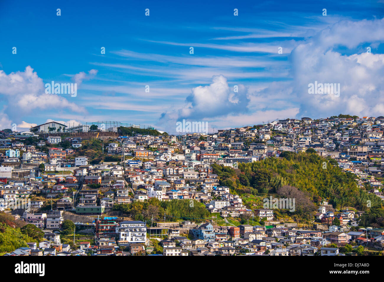 Case residenziali formano lo skyline di Nagasaki, Giappone. Foto Stock
