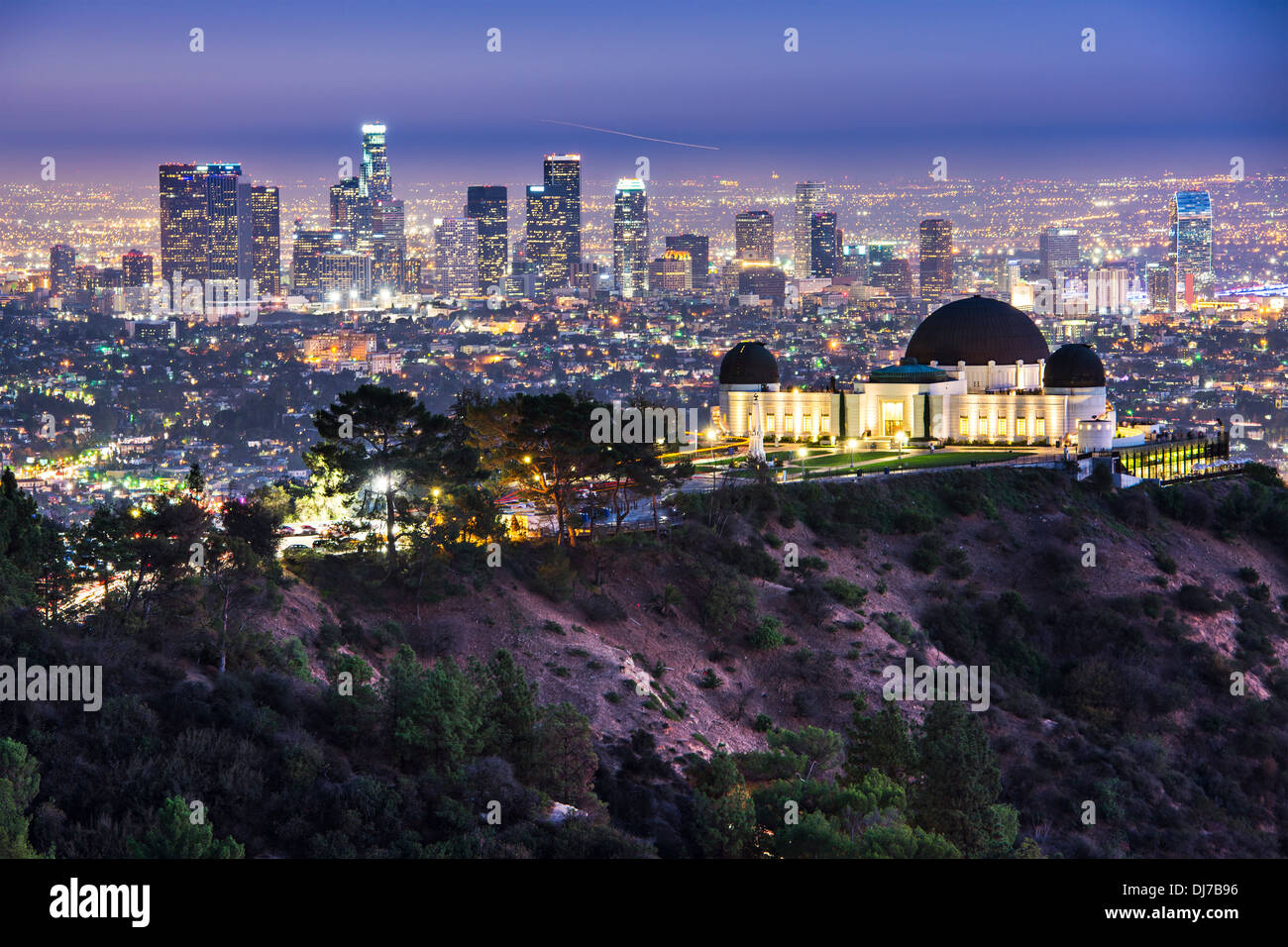 Griffith Obervatory e il centro cittadino di Los Angeles, California, Stati Uniti d'America skyline all'alba. Foto Stock