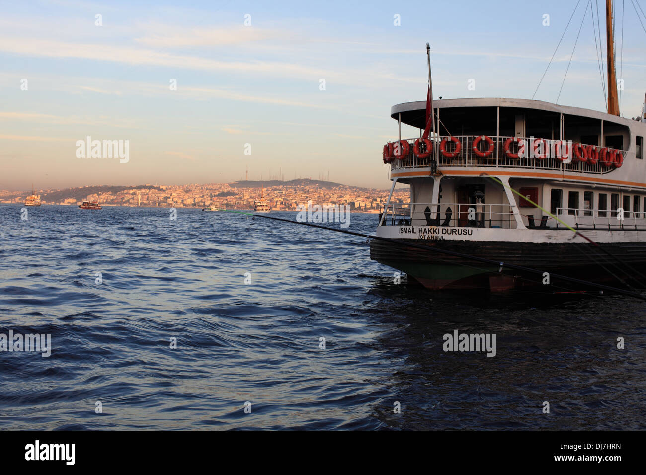 Vista della sezione di Golden Horn in Istanbul al tramonto Foto Stock