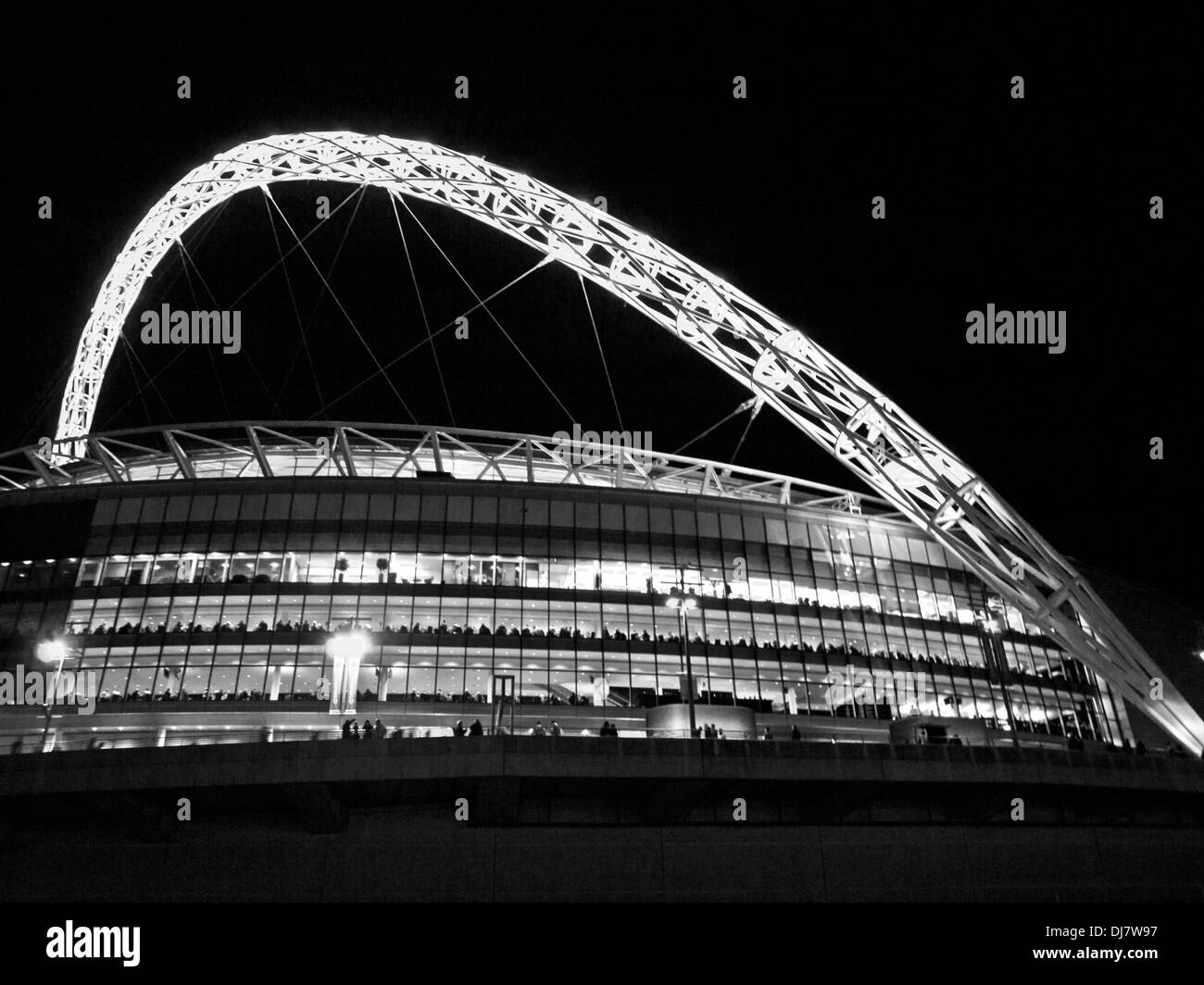 Wembley Stadium di notte, Wembley, London, England, Regno Unito Foto Stock