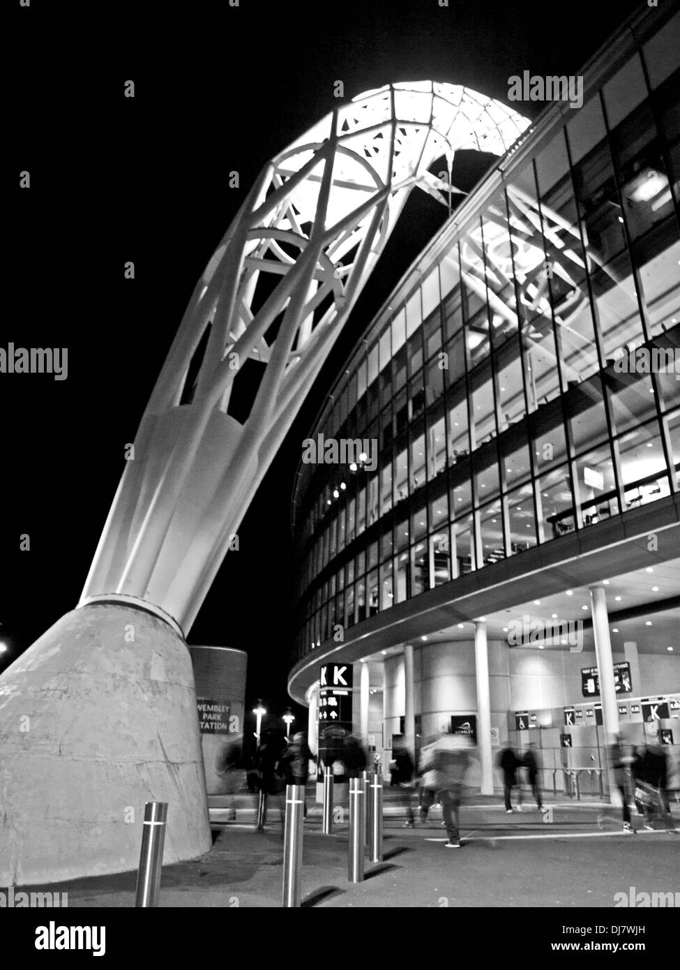 Wembley Stadium di notte, Wembley, London, England, Regno Unito Foto Stock