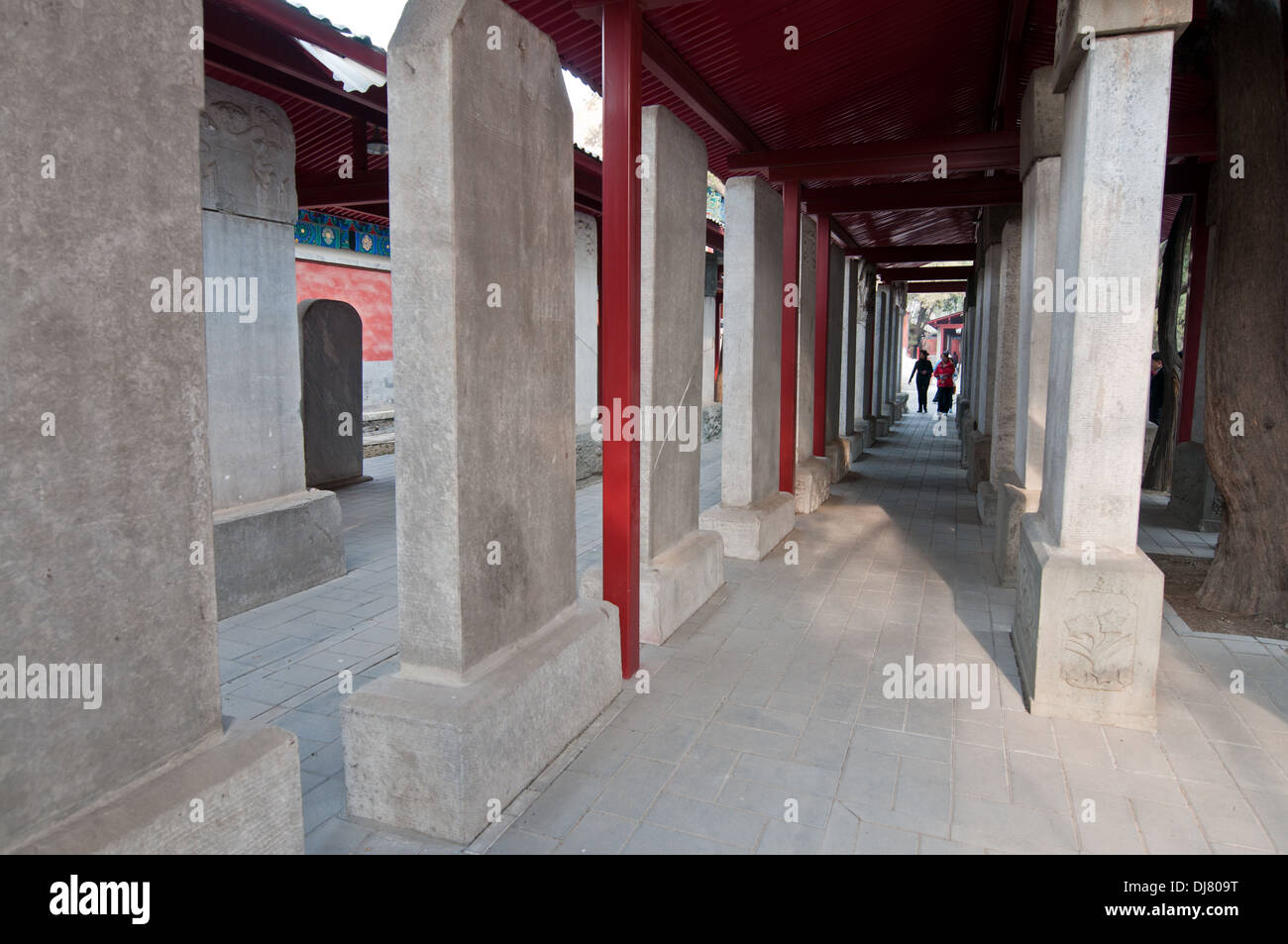 Tavolette di pietra nel Tempio di Confucio al Guozijian Street a Pechino in Cina Foto Stock